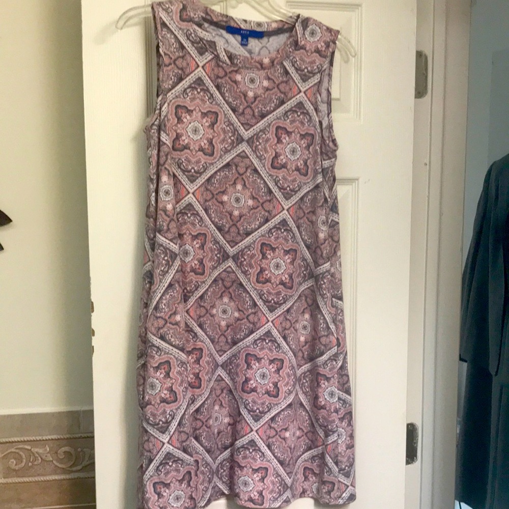 Sleeveless swing dress.